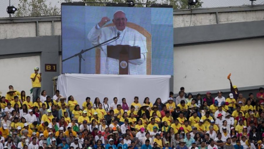 Pontífice pide a jóvenes mexicanos que no sean sicarios