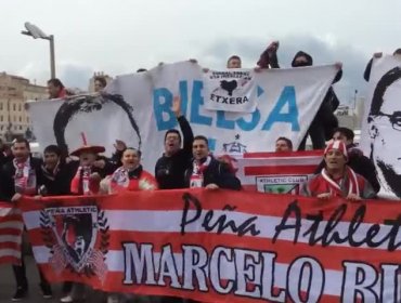 La herencia de Bielsa: Hinchas del Marsella y del Athletic Bilbao se unen para homenajear al Loco