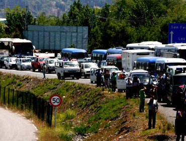 Camioneros deciden movilizarse y no pagar peajes en autopistas 68 y 78