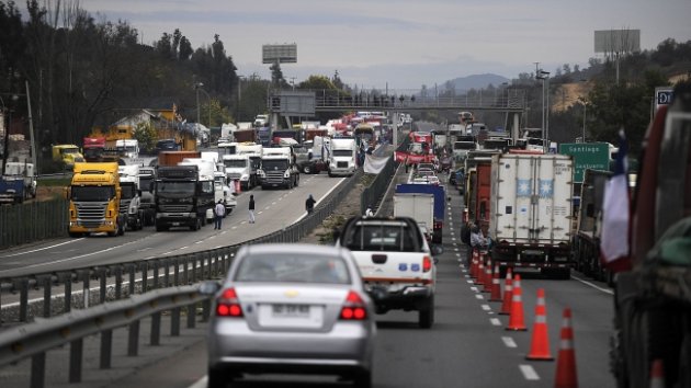 Camioneros disidentes siguen protestando en Ruta 78