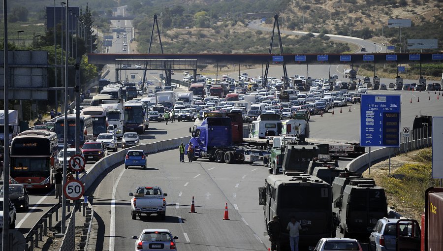 Finaliza movilización de camioneros que obstaculizaba plazas de peajes