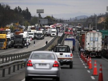 Camioneros disidentes siguen protestando en Ruta 78