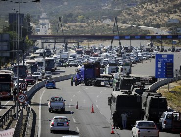 Finaliza movilización de camioneros que obstaculizaba plazas de peajes