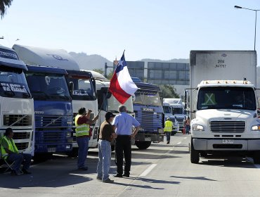 Movilización de camioneros terminó con promesa de Bachelet: Los recibe este lunes en La Moneda