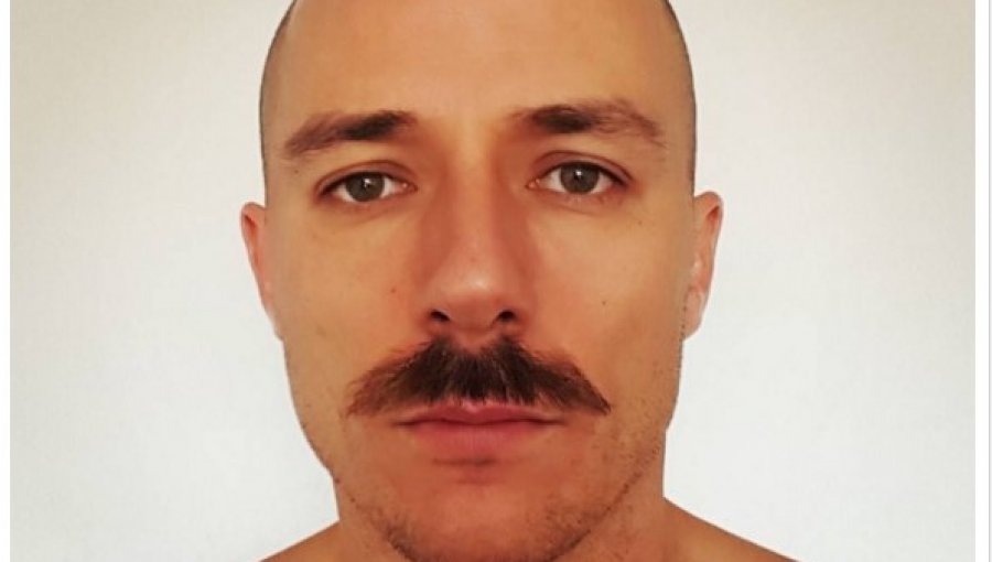 Gonzalo Egas sorprende a sus seguidores con su look