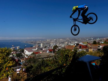 Video: Ciclista probó la desafiante pista de Valparaíso Cerro Abajo