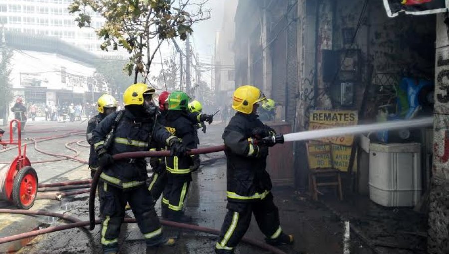 Incendios consumieron locales comerciales en San Diego y Patronato