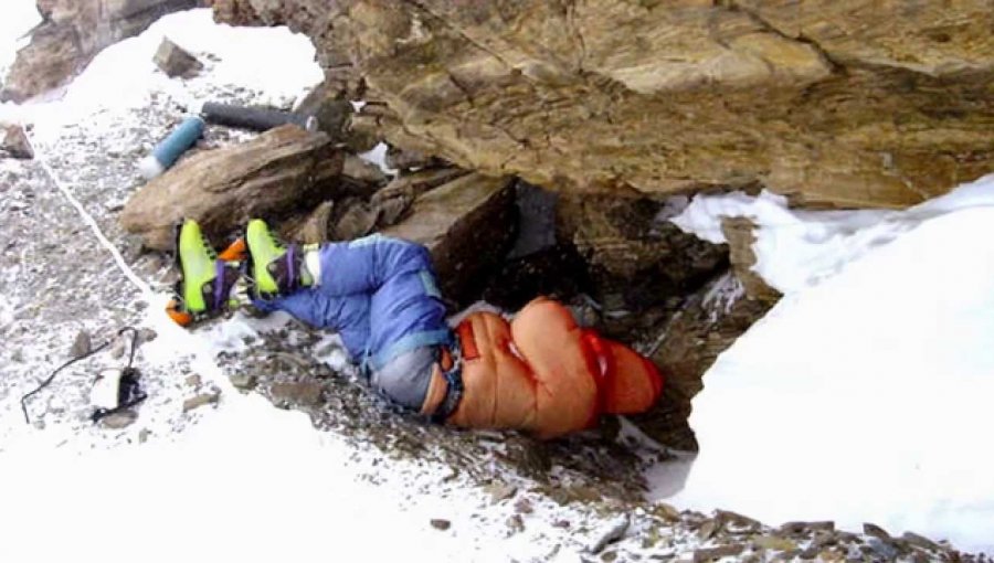 La cruda verdad de quienes mueren intentando subir el Monte Everest