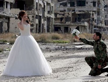 Estas fotos de un matrimonio en Siria muestran que el amor es más fuerte que la guerra