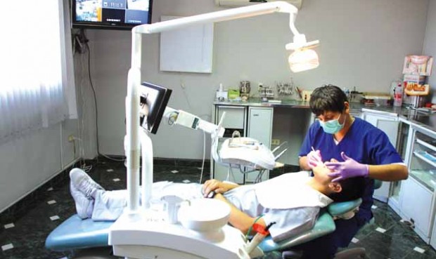 Dentistas del sector público anuncian paro el 1 de marzo