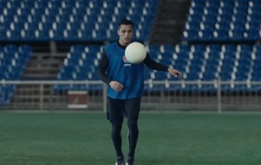 Alexis Sánchez se luce en nuevo comercial de Pepsi