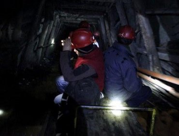 Mineros de Curanilahue se encierran bajo 630 metros