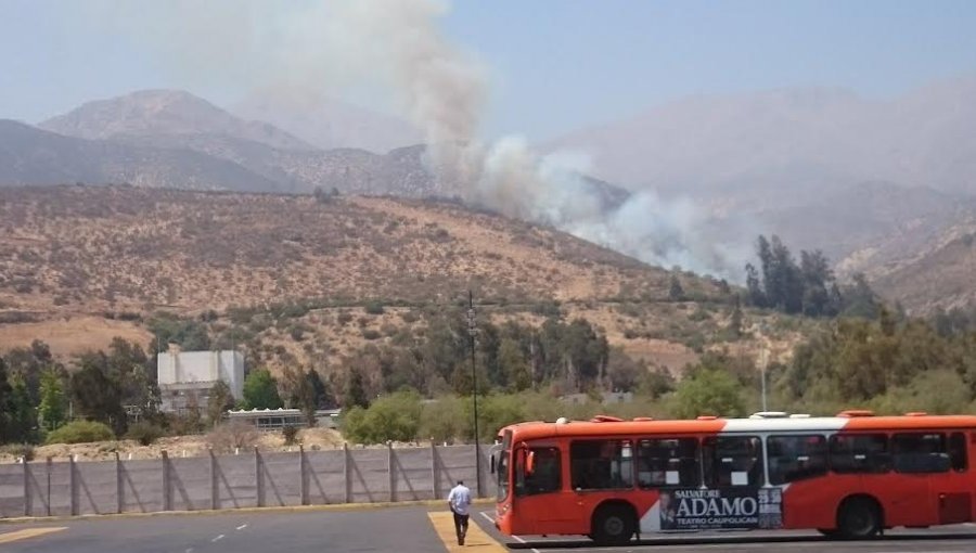 Declaran “Alerta amarilla” para la Región Metropolitana por incendio forestal