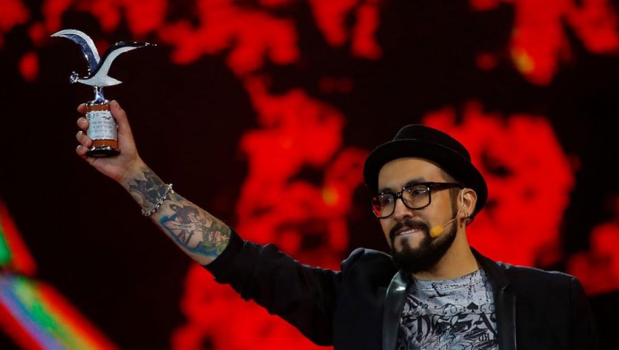 Edo Caroe triunfa con ácida rutina y se refiere a la censura
