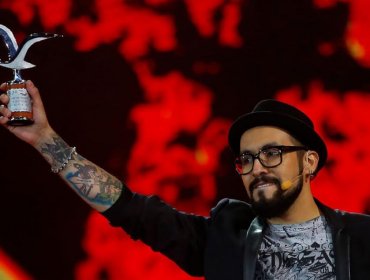 Edo Caroe triunfa con ácida rutina y se refiere a la censura