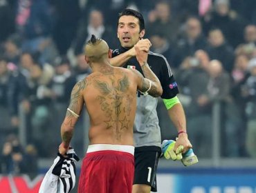 El gran abrazo que se dieron Vidal y Buffon tras empate en Turín