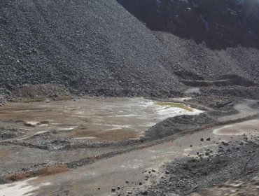 Codelco derrama material concentrado de cobre en el Río Blanco