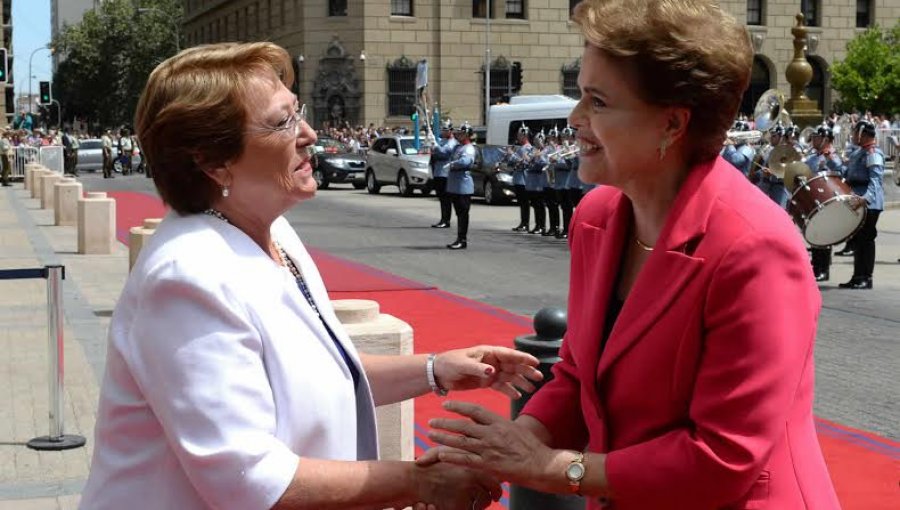 Dilma Rousseff llega a La Moneda e inicia su agenda en Chile