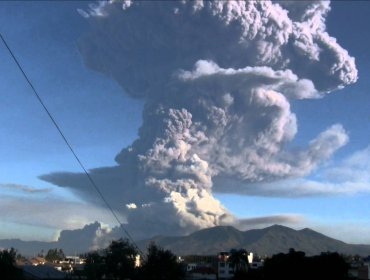 Fotos: El volcán Tungurahua se reactiva y genera una enorme columna de ceniza en Ecuador