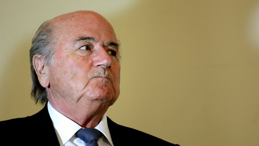 Blatter pide a Infantino "calma" y le advierte que la gente esperará "milagros"