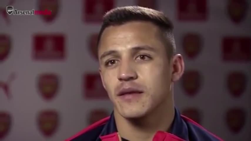 Alexis Sánchez dando su primera entrevista hablada en inglés