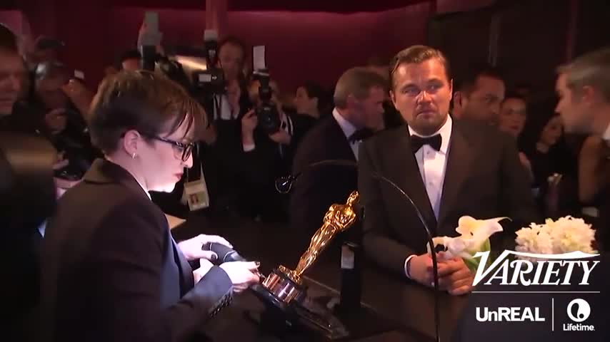 Así esperó Leonardo DiCaprio mientras grababan su primer premio Oscar