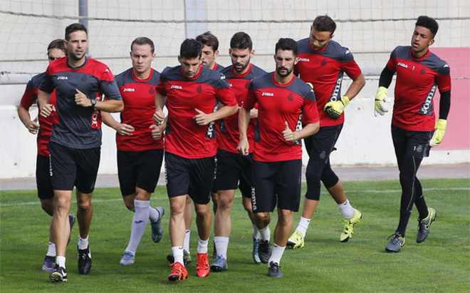 Brote de gastroenteritis deja al Espanyol con ocho dudas para visitar al Betis