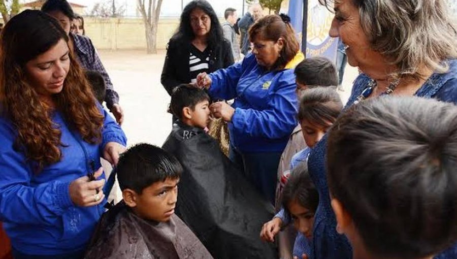 Escolares de Viña del Mar vuelven a clases con corte de pelo gratis