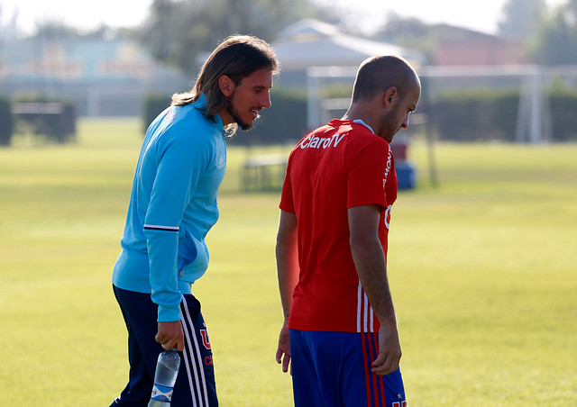 Lorenzetti sufre lesión y es duda en la 'U' para duelo con U. Española