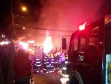 Voráz incendio consumió viviendas en Valdivia