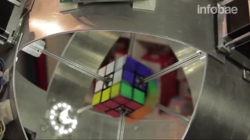 Nuevo récord: robot armó el cubo Rubik en menos de un segundo