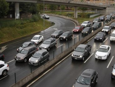 “Súper Jueves”: 800 mil estudiantes regresan a clases, sólo en Santiago