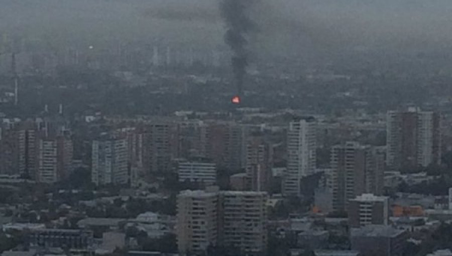 Se quema sede de la Defensa Civil en Ñuñoa