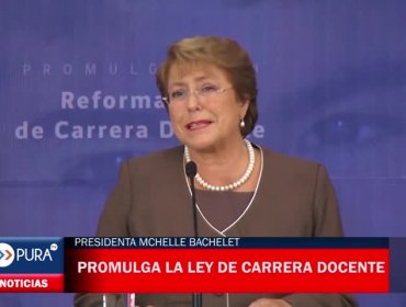 La Presidenta Michelle Bachelet promulga la Ley de Carrera Docente.