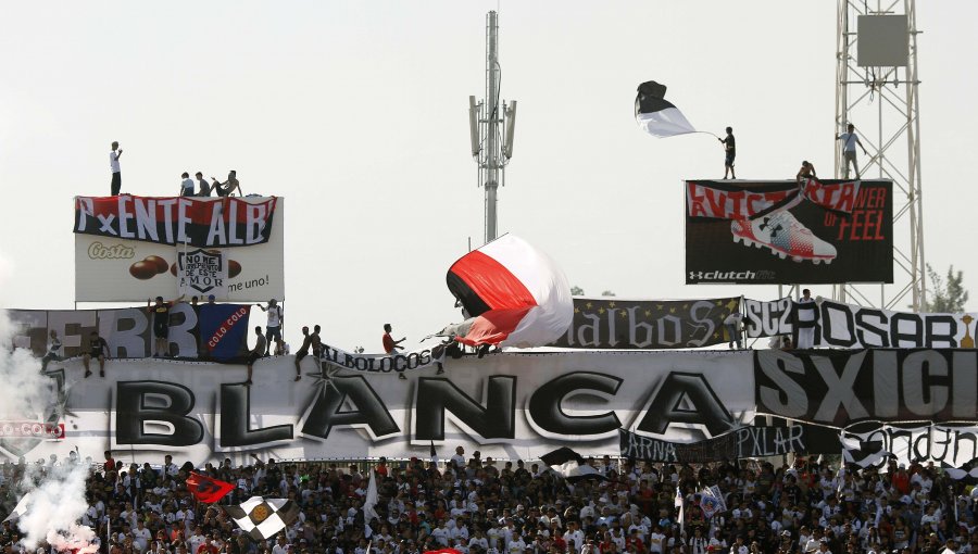 Colo Colo recibió el apoyo de sus hinchas en masivo "arengazo"