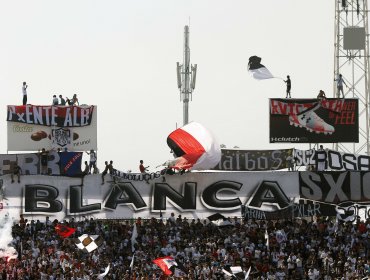 Colo Colo recibió el apoyo de sus hinchas en masivo "arengazo"