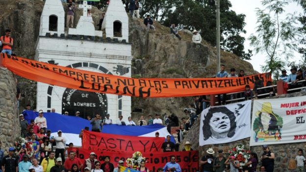 Conmovedor funeral para despedir a la asesinada líder indígena Berta Cáceres