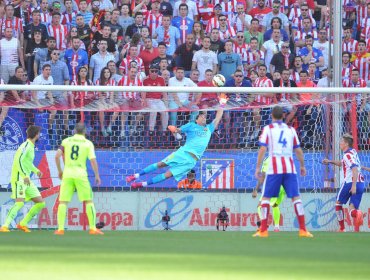 Atlético Madrid sigue a la caza del Barcelona de Claudio Bravo