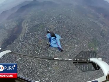 Deportista extremo saltó desde un helicóptero y rodeó el Costanera Center