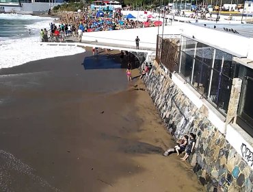 Vídeo de marejadas que casi se llevan a un menor se convierte en viral