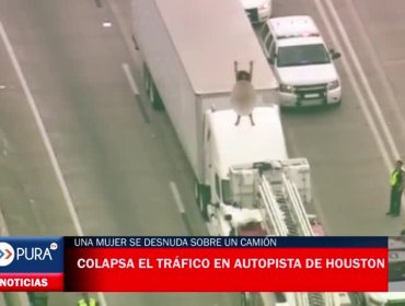 Una mujer se desnuda sobre un camión y colapsa el tráfico en autopista de Houston