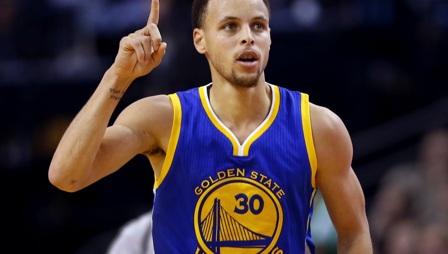 ¡Batiendo récords! Stephen Curry se convierte en el nuevo rey de la NBA