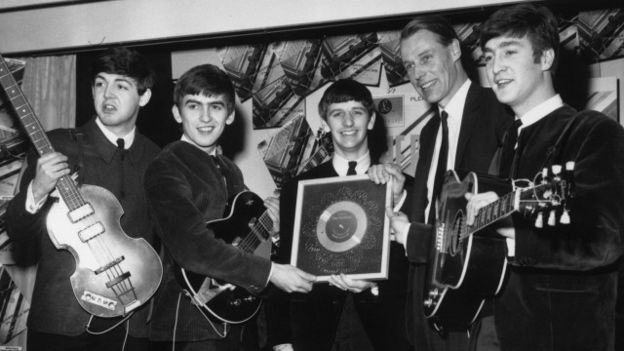 Fallece George Martin, el 'quinto Beatle', a los 90 años