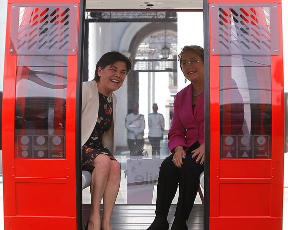 Presidenta Bachelet presenta las nuevas cabinas del teleférico del Parque Metropolitano