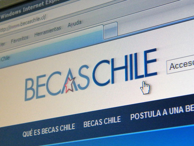 Becas Chile integrará a parejas suscritas bajo el Acuerdo de Unión Civil