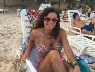 Solange Lackington revoluciona la web con foto en Bikini a los 53 años