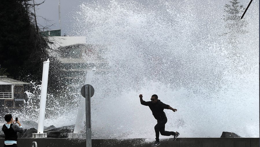 Fotos: Fuertes marejadas se registran este sábado en Viña del Mar