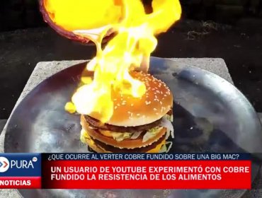 Esto es lo que ocurre al verter cobre fundido sobre una Big Mac