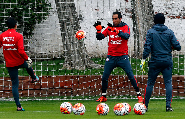 Roberto Navajas sería el nuevo preparador de arqueros de la selección