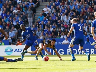 Leicester se afianza en el liderato de la Premier League